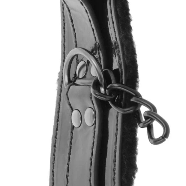 Darkness - Manette alla Caviglia Regolabili in Pelle Nera con Lucchetto 4 Darkness - Manette alla Caviglia Regolabili in Pelle Nera con Lucchetto 4