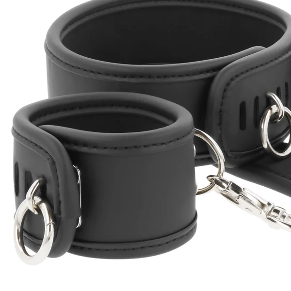 Fetish Submissive - Collana e Manette in Pelle Vegana con Fodera in Noprene 6 Fetish Submissive - Collana e Manette in Pelle Vegana con Fodera in Noprene 6