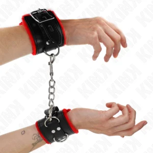 Kink - Polsini Imbottiti in Pelliccia con Fori Quadri Cintura Rossa e Nera Regolabile 17-29 cm X 6 cm Kink - Polsini Imbottiti in Pelliccia con Fori Quadri Cintura Rossa e Nera Regolabile 17-29 cm X 6 cm
