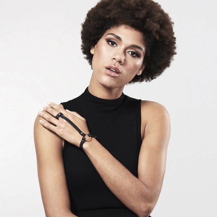 BRACCIALE IN ECOPELLE NERA BIJOUX INDISCRETS MAZE HAND